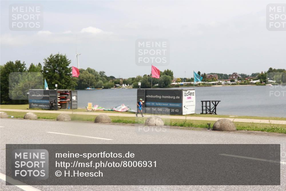 21.06.2025 - 27. Vierlanden-Triathlon H.Heesch http://msf.ph/oto/8006931 15.06.2025 11:59:53 Radfahren 919 meine-sportfotos.de