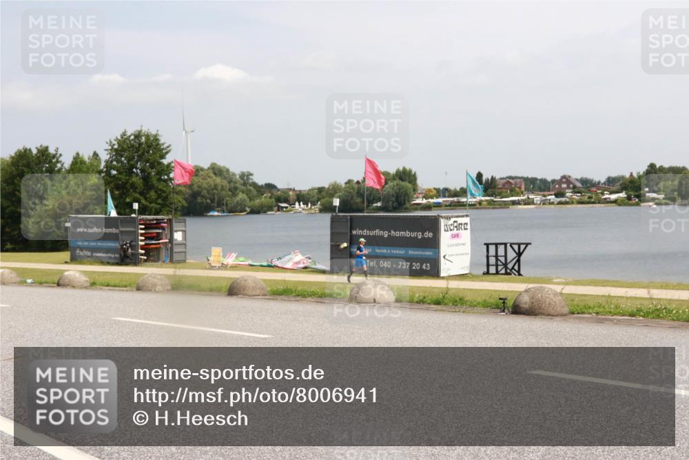 21.06.2025 - 27. Vierlanden-Triathlon H.Heesch http://msf.ph/oto/8006941 15.06.2025 11:59:53 Radfahren 919 meine-sportfotos.de