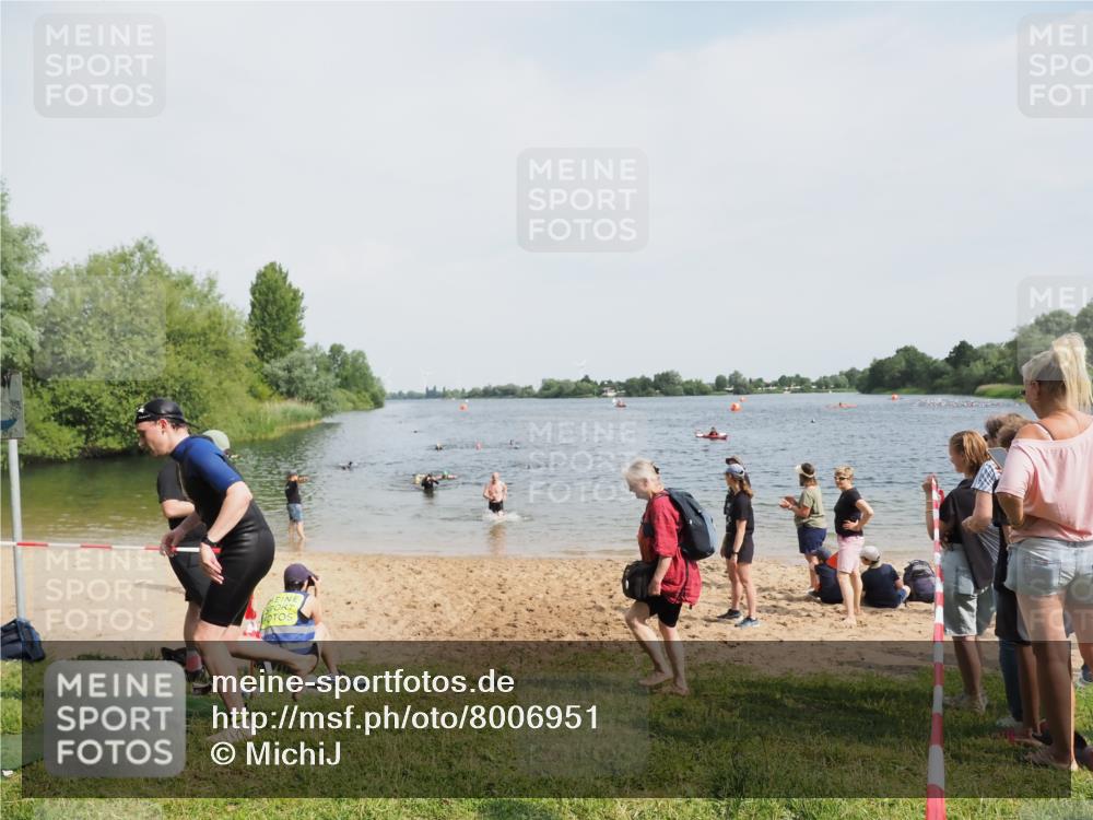21.06.2025 - 27. Vierlanden-Triathlon MichiJ http://msf.ph/oto/8006951 15.06.2026 10:07:43 Schwimmen 371, 379, 468 meine-sportfotos.de