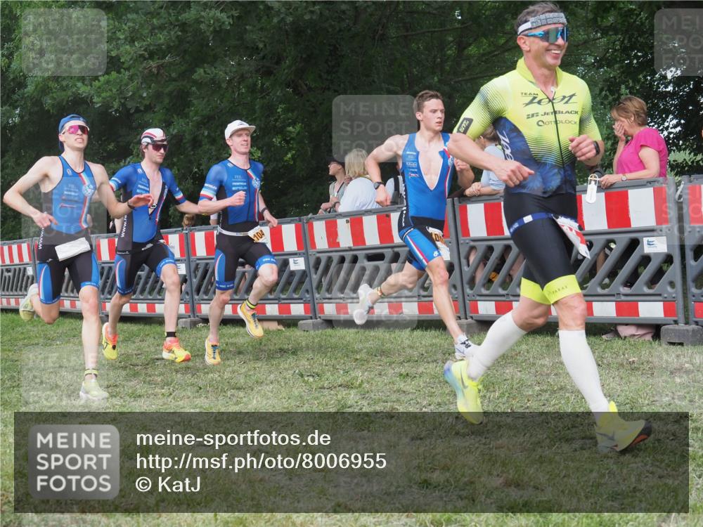 21.06.2025 - 27. Vierlanden-Triathlon KatJ http://msf.ph/oto/8006955 15.06.2025 13:00:30 Ziel 12, 94, 1044, 1046, 1047, 1048 meine-sportfotos.de