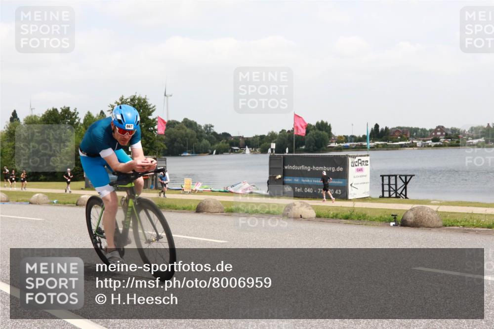 21.06.2025 - 27. Vierlanden-Triathlon H.Heesch http://msf.ph/oto/8006959 15.06.2025 12:07:20 Radfahren 749, 867, 869 meine-sportfotos.de
