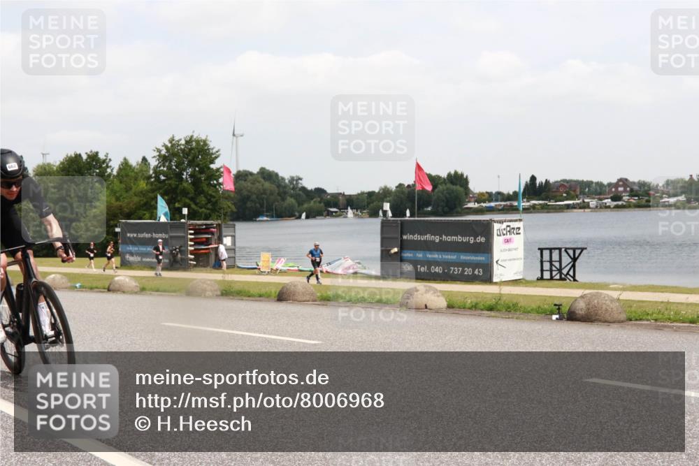 21.06.2025 - 27. Vierlanden-Triathlon H.Heesch http://msf.ph/oto/8006968 15.06.2025 12:07:23 Radfahren 662, 749, 867, 869 meine-sportfotos.de