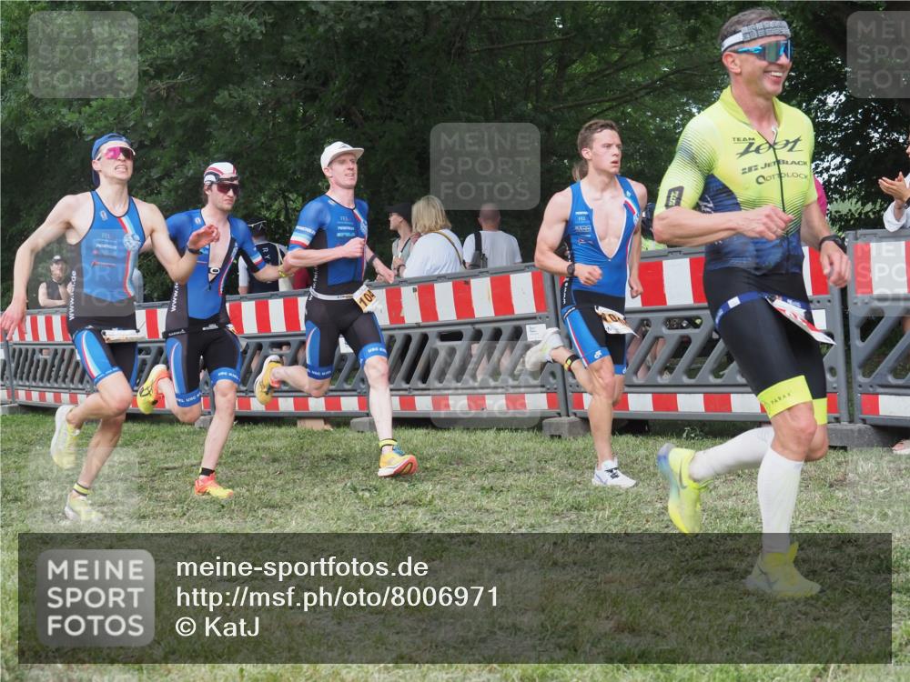 21.06.2025 - 27. Vierlanden-Triathlon KatJ http://msf.ph/oto/8006971 15.06.2025 13:00:30 Ziel 12, 94, 1044, 1046, 1047, 1048 meine-sportfotos.de