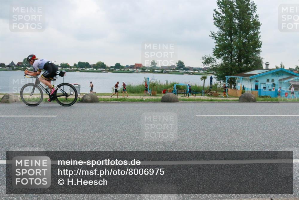 21.06.2025 - 27. Vierlanden-Triathlon H.Heesch http://msf.ph/oto/8006975 15.06.2025 13:14:46 Radfahren 1229 meine-sportfotos.de
