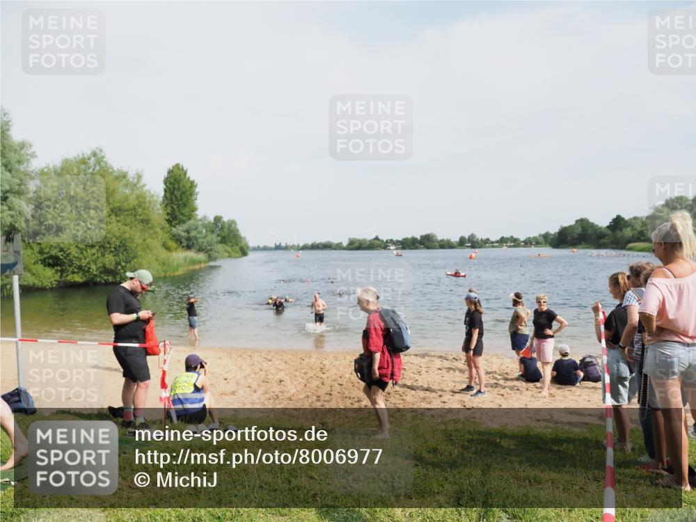 21.06.2025 - 27. Vierlanden-Triathlon MichiJ http://msf.ph/oto/8006977 15.06.2026 10:07:44 Schwimmen 371, 468 meine-sportfotos.de