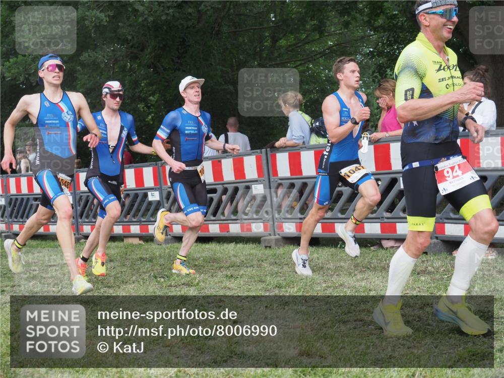 21.06.2025 - 27. Vierlanden-Triathlon KatJ http://msf.ph/oto/8006990 15.06.2025 13:00:30 Ziel 12, 94, 1044, 1046, 1047, 1048 meine-sportfotos.de
