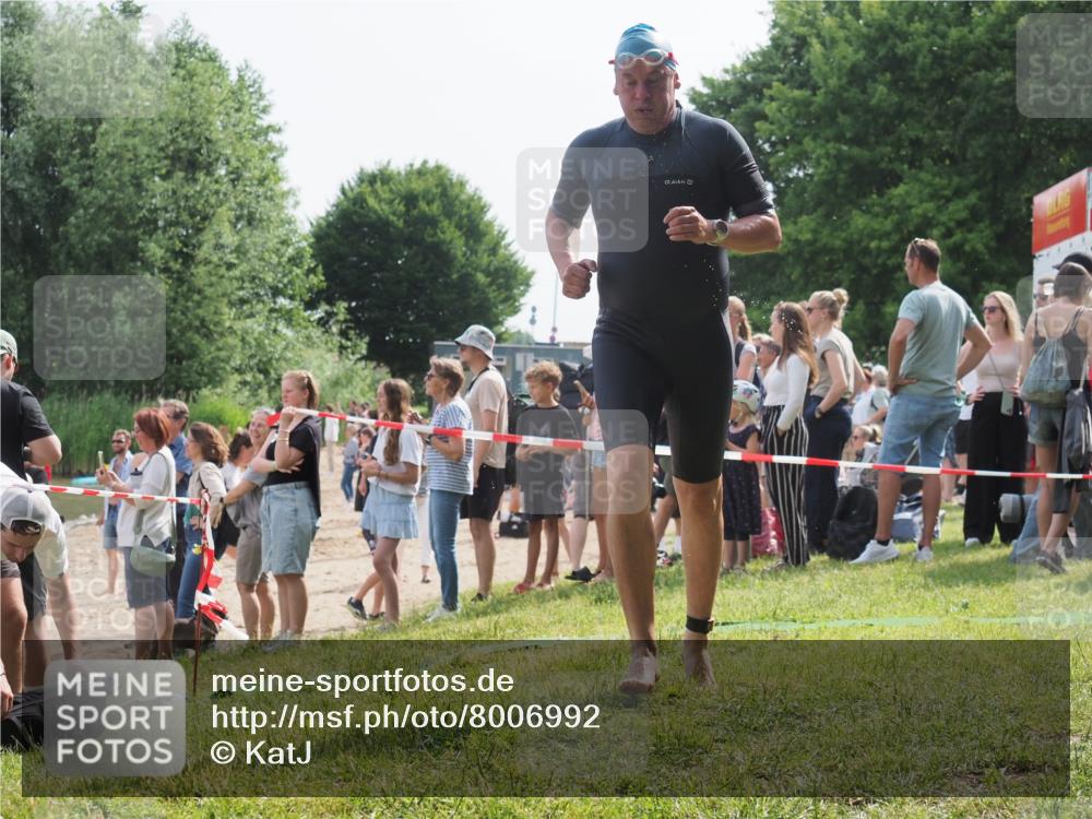 15.06.2025 - 27. Vierlanden-Triathlon KatJ http://msf.ph/oto/8006992 15.06.2025 10:05:55 Schwimmen 372, 392, 410, 435, 442, 450, 458 meine-sportfotos.de