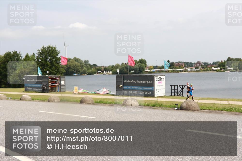 21.06.2025 - 27. Vierlanden-Triathlon H.Heesch http://msf.ph/oto/8007011 15.06.2025 11:59:56 Radfahren 891, 919 meine-sportfotos.de