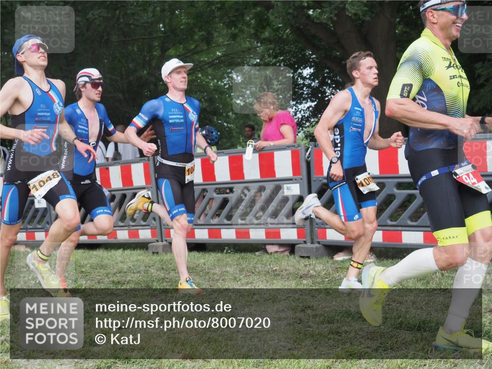 21.06.2025 - 27. Vierlanden-Triathlon KatJ http://msf.ph/oto/8007020 15.06.2025 13:00:30 Ziel 12, 94, 1044, 1046, 1047, 1048 meine-sportfotos.de