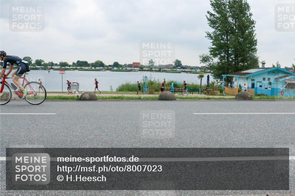 21.06.2025 - 27. Vierlanden-Triathlon H.Heesch http://msf.ph/oto/8007023 15.06.2025 13:14:49 Radfahren 1211, 1216, 1229 meine-sportfotos.de