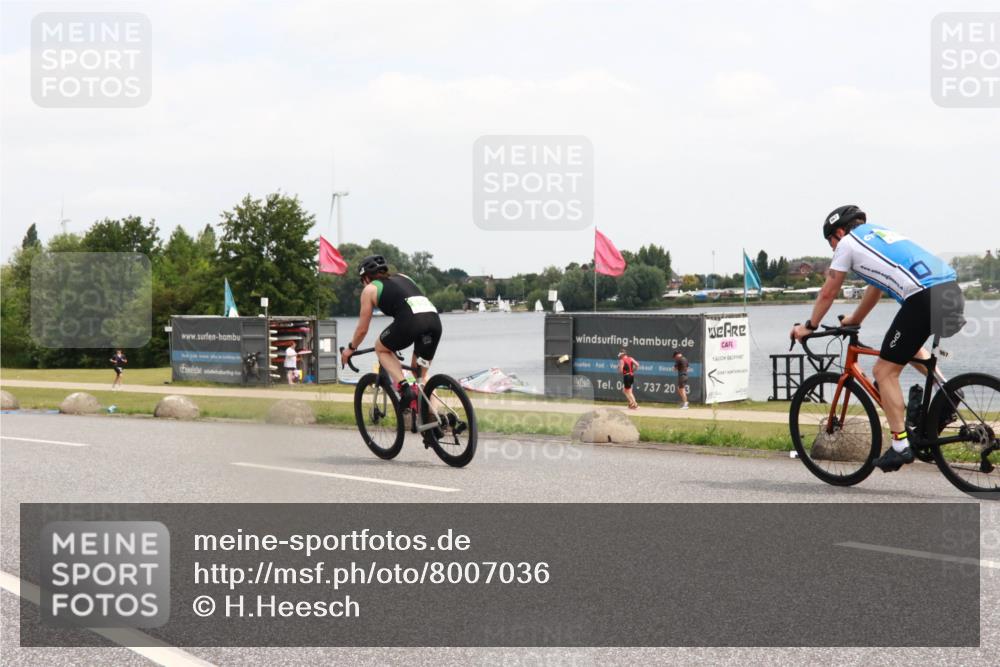 21.06.2025 - 27. Vierlanden-Triathlon H.Heesch http://msf.ph/oto/8007036 15.06.2025 12:07:45 Radfahren 899 meine-sportfotos.de