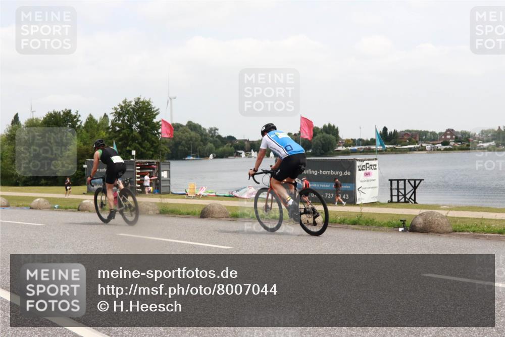 21.06.2025 - 27. Vierlanden-Triathlon H.Heesch http://msf.ph/oto/8007044 15.06.2025 12:07:45 Radfahren 899 meine-sportfotos.de