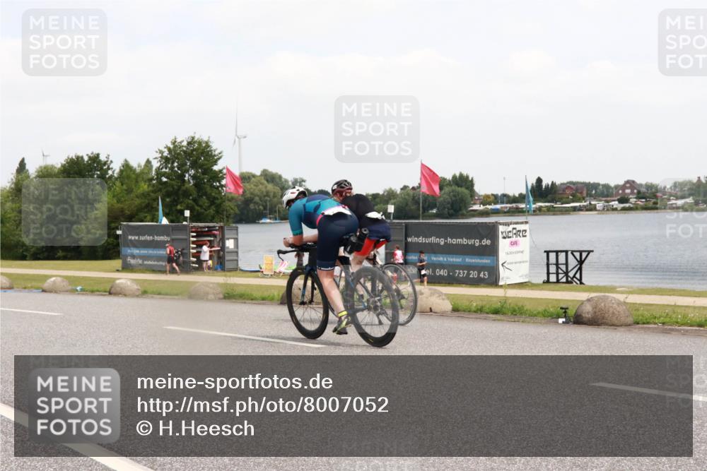 21.06.2025 - 27. Vierlanden-Triathlon H.Heesch http://msf.ph/oto/8007052 15.06.2025 12:07:52 Radfahren 881, 899, 967, 980 meine-sportfotos.de