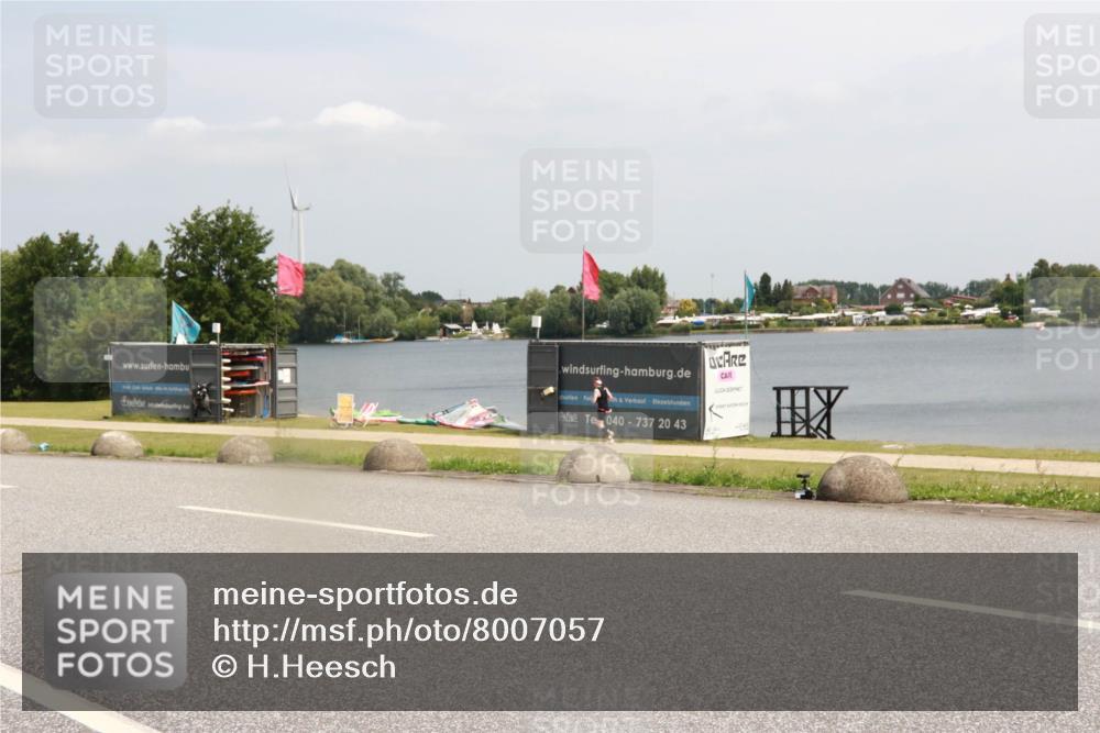 21.06.2025 - 27. Vierlanden-Triathlon H.Heesch http://msf.ph/oto/8007057 15.06.2025 11:59:58 Radfahren 891 meine-sportfotos.de
