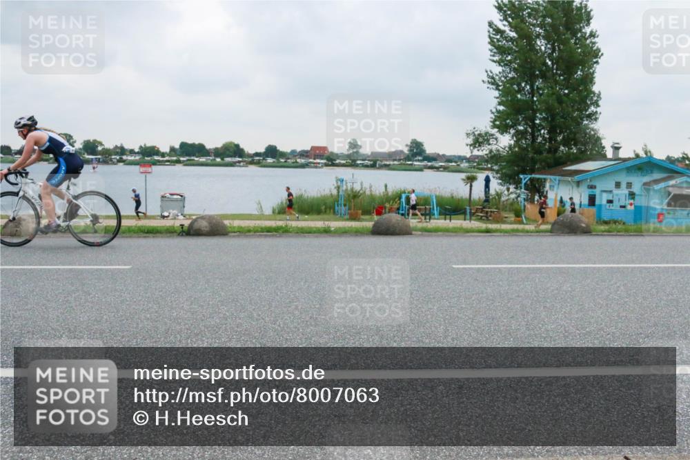 21.06.2025 - 27. Vierlanden-Triathlon H.Heesch http://msf.ph/oto/8007063 15.06.2025 13:14:52 Radfahren 1168, 1211, 1216, 1229 meine-sportfotos.de