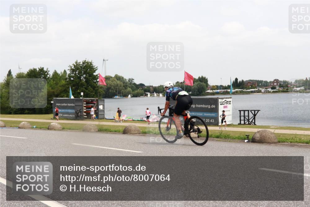 21.06.2025 - 27. Vierlanden-Triathlon H.Heesch http://msf.ph/oto/8007064 15.06.2025 12:07:53 Radfahren 881, 899, 908, 967, 980 meine-sportfotos.de
