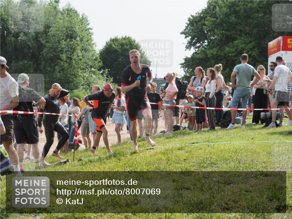 15.06.2025 - 27. Vierlanden-Triathlon KatJ http://msf.ph/oto/8007069 15.06.2025 10:05:59 Schwimmen 372, 410, 435, 442, 458 meine-sportfotos.de