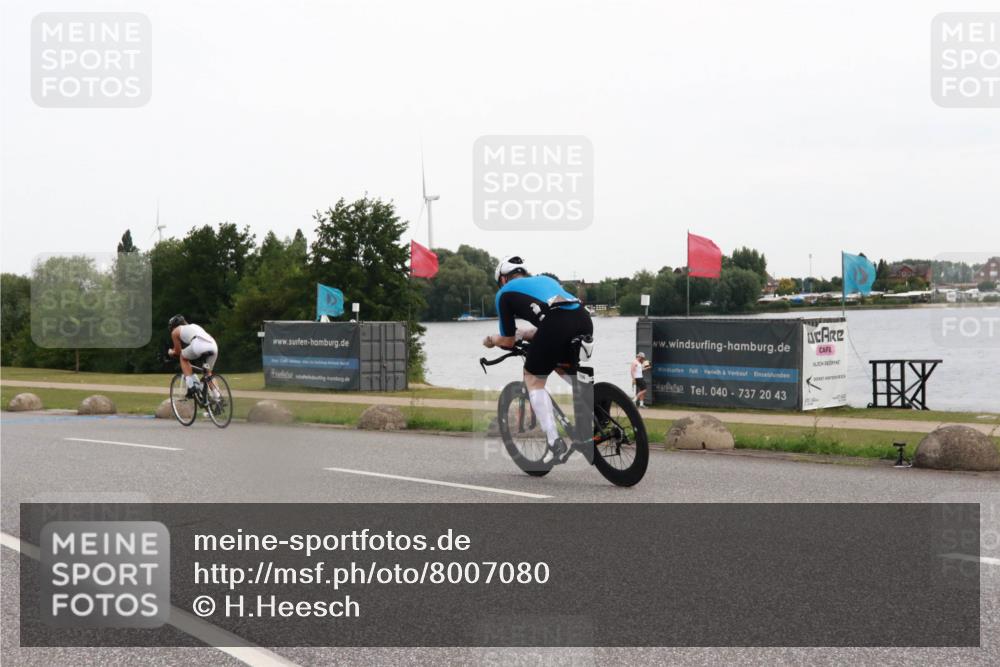 15.06.2025 - 27. Vierlanden-Triathlon H.Heesch http://msf.ph/oto/8007080 15.06.2025 10:41:32 Radfahren 198, 229, 351, 453 meine-sportfotos.de