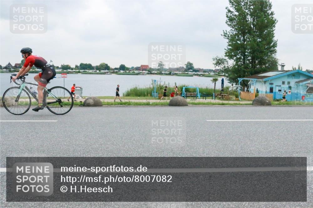 21.06.2025 - 27. Vierlanden-Triathlon H.Heesch http://msf.ph/oto/8007082 15.06.2025 13:15:14 Radfahren 1184 meine-sportfotos.de