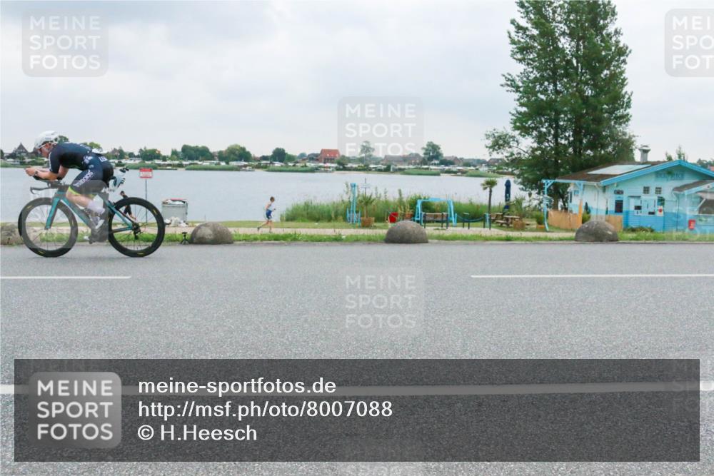 21.06.2025 - 27. Vierlanden-Triathlon H.Heesch http://msf.ph/oto/8007088 15.06.2025 13:16:39 Radfahren 1213 meine-sportfotos.de