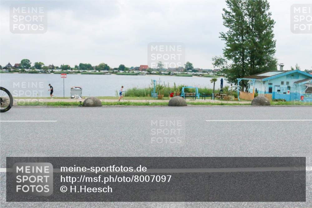 21.06.2025 - 27. Vierlanden-Triathlon H.Heesch http://msf.ph/oto/8007097 15.06.2025 13:16:39 Radfahren 1213 meine-sportfotos.de