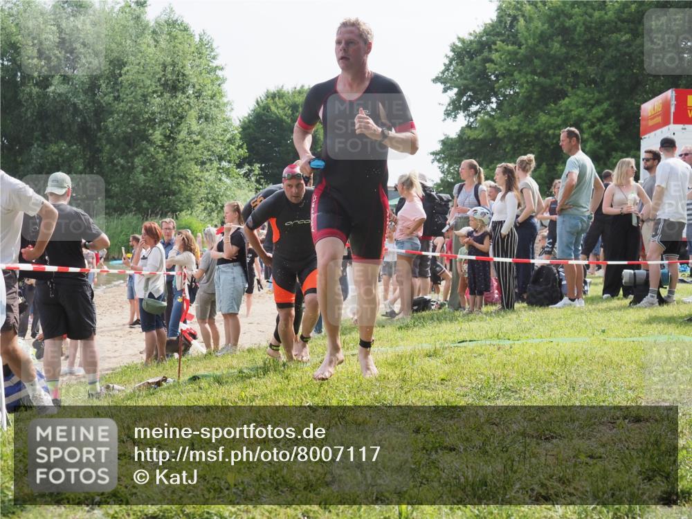15.06.2025 - 27. Vierlanden-Triathlon KatJ http://msf.ph/oto/8007117 15.06.2025 10:06:00 Schwimmen 372, 410, 435, 442, 458 meine-sportfotos.de