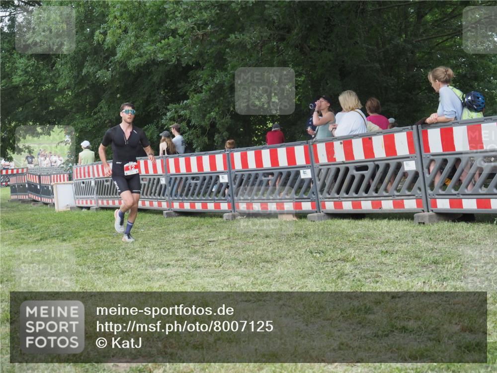 21.06.2025 - 27. Vierlanden-Triathlon KatJ http://msf.ph/oto/8007125 15.06.2025 13:00:39 Ziel 12, 639 meine-sportfotos.de