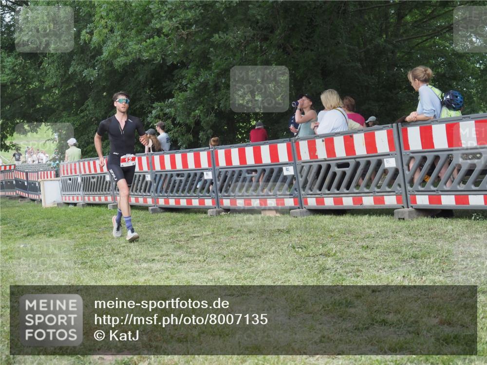 21.06.2025 - 27. Vierlanden-Triathlon KatJ http://msf.ph/oto/8007135 15.06.2025 13:00:39 Ziel 12, 639 meine-sportfotos.de