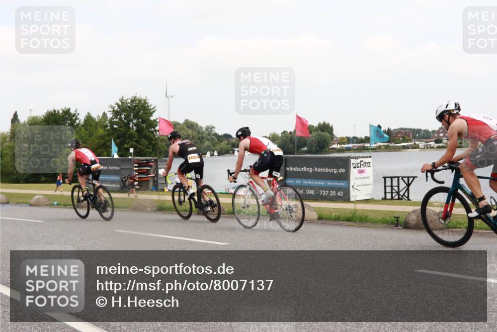 21.06.2025 - 27. Vierlanden-Triathlon H.Heesch http://msf.ph/oto/8007137 15.06.2025 12:08:06 Radfahren 224, 935, 1004, 1006, 1008 meine-sportfotos.de