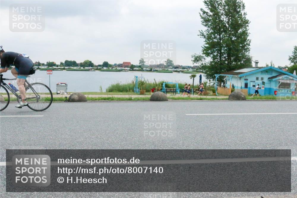 21.06.2025 - 27. Vierlanden-Triathlon H.Heesch http://msf.ph/oto/8007140 15.06.2025 13:17:44 Radfahren 1224 meine-sportfotos.de