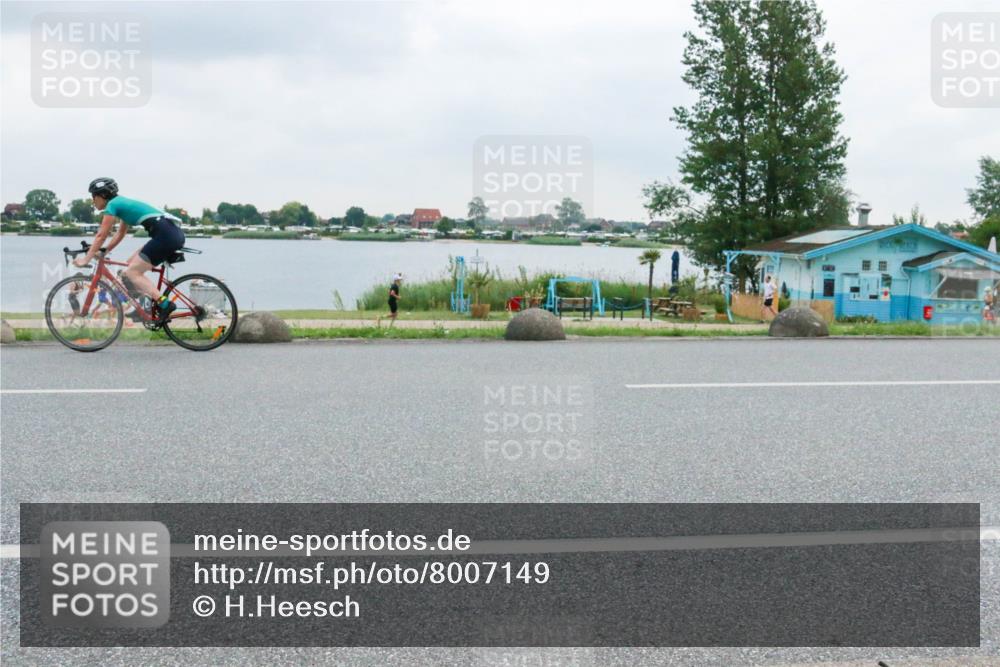 21.06.2025 - 27. Vierlanden-Triathlon H.Heesch http://msf.ph/oto/8007149 15.06.2025 13:17:50 Radfahren 1176, 1224 meine-sportfotos.de