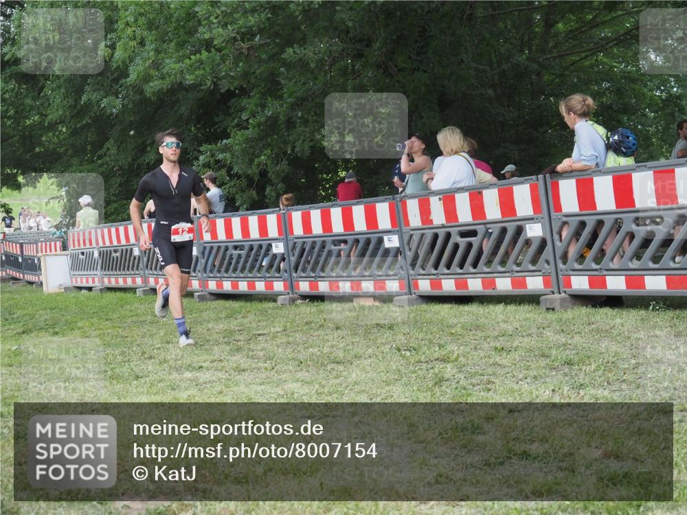 21.06.2025 - 27. Vierlanden-Triathlon KatJ http://msf.ph/oto/8007154 15.06.2025 13:00:39 Ziel 12, 639 meine-sportfotos.de