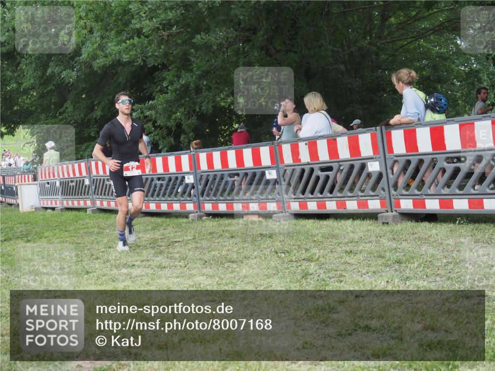 21.06.2025 - 27. Vierlanden-Triathlon KatJ http://msf.ph/oto/8007168 15.06.2025 13:00:39 Ziel 12, 639 meine-sportfotos.de