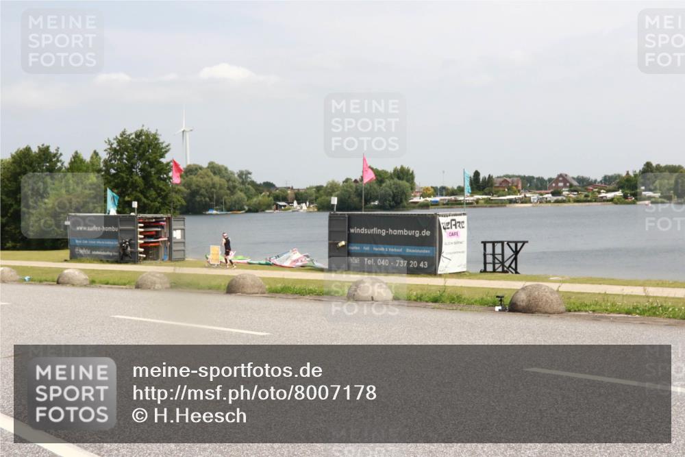 21.06.2025 - 27. Vierlanden-Triathlon H.Heesch http://msf.ph/oto/8007178 15.06.2025 12:00:01 Radfahren 891 meine-sportfotos.de