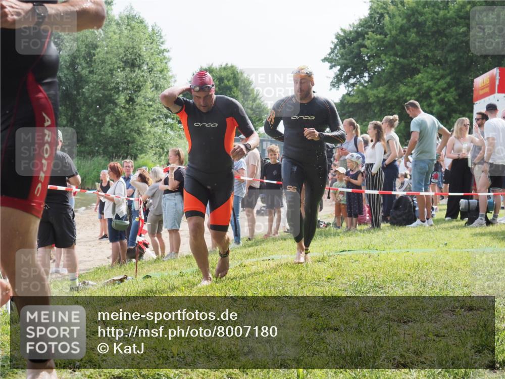 15.06.2025 - 27. Vierlanden-Triathlon KatJ http://msf.ph/oto/8007180 15.06.2025 10:06:02 Schwimmen 362, 372, 410, 435, 458 meine-sportfotos.de
