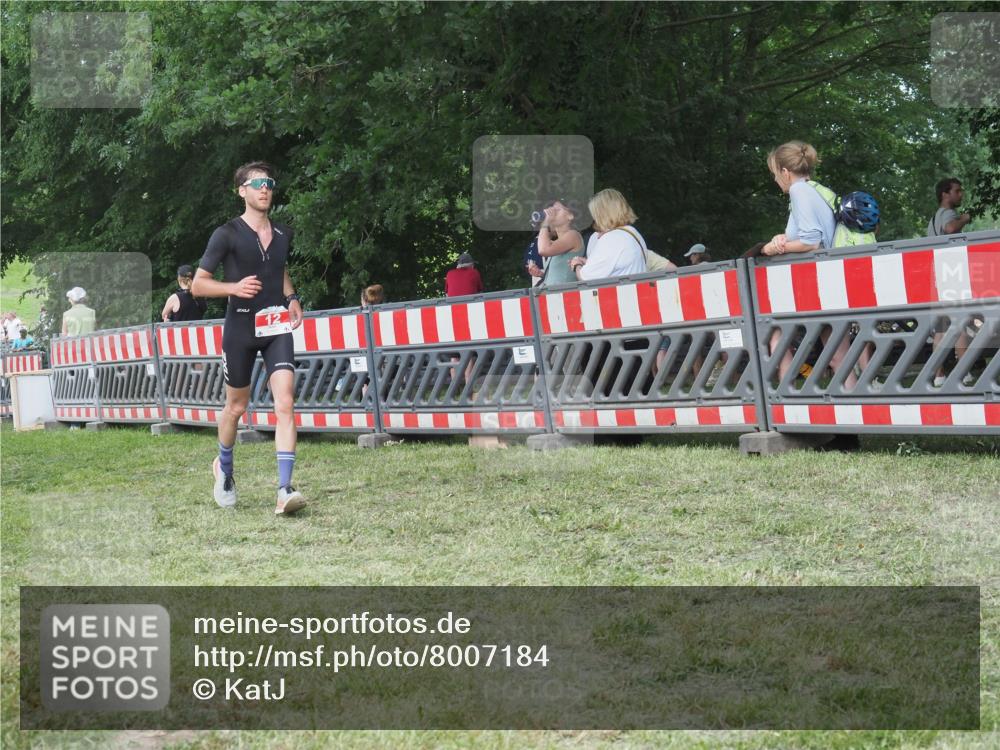 21.06.2025 - 27. Vierlanden-Triathlon KatJ http://msf.ph/oto/8007184 15.06.2025 13:00:39 Ziel 12, 639 meine-sportfotos.de