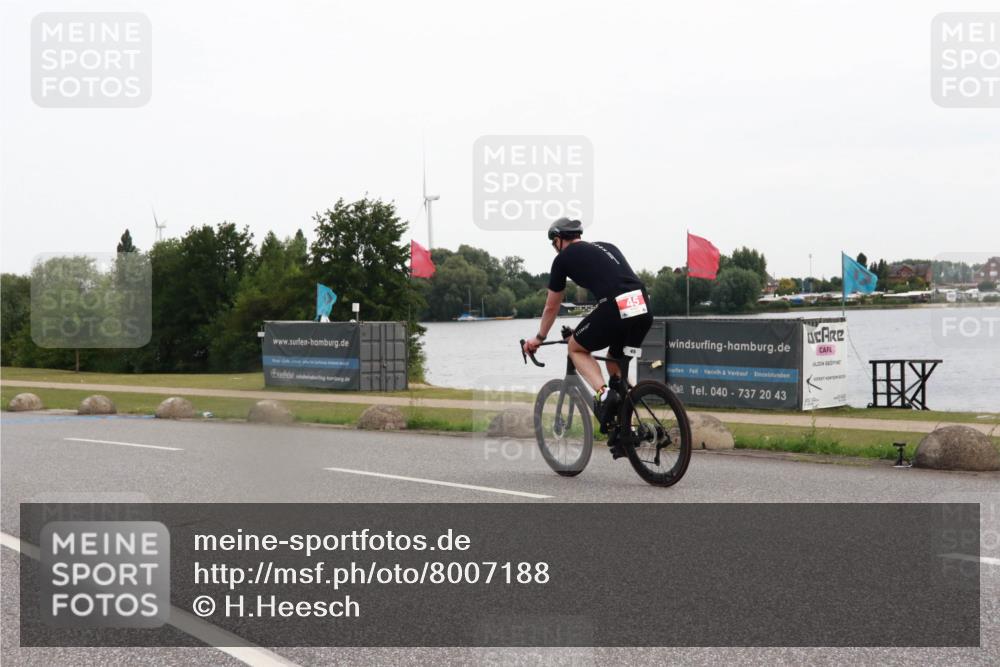 15.06.2025 - 27. Vierlanden-Triathlon H.Heesch http://msf.ph/oto/8007188 15.06.2025 10:41:44 Radfahren 22, 142, 172 meine-sportfotos.de