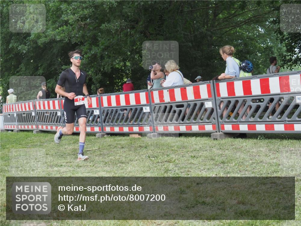 21.06.2025 - 27. Vierlanden-Triathlon KatJ http://msf.ph/oto/8007200 15.06.2025 13:00:39 Ziel 12, 639 meine-sportfotos.de
