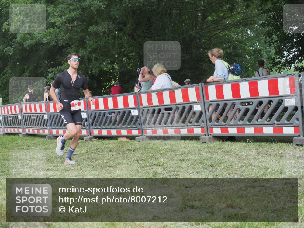 21.06.2025 - 27. Vierlanden-Triathlon KatJ http://msf.ph/oto/8007212 15.06.2025 13:00:39 Ziel 12, 639 meine-sportfotos.de