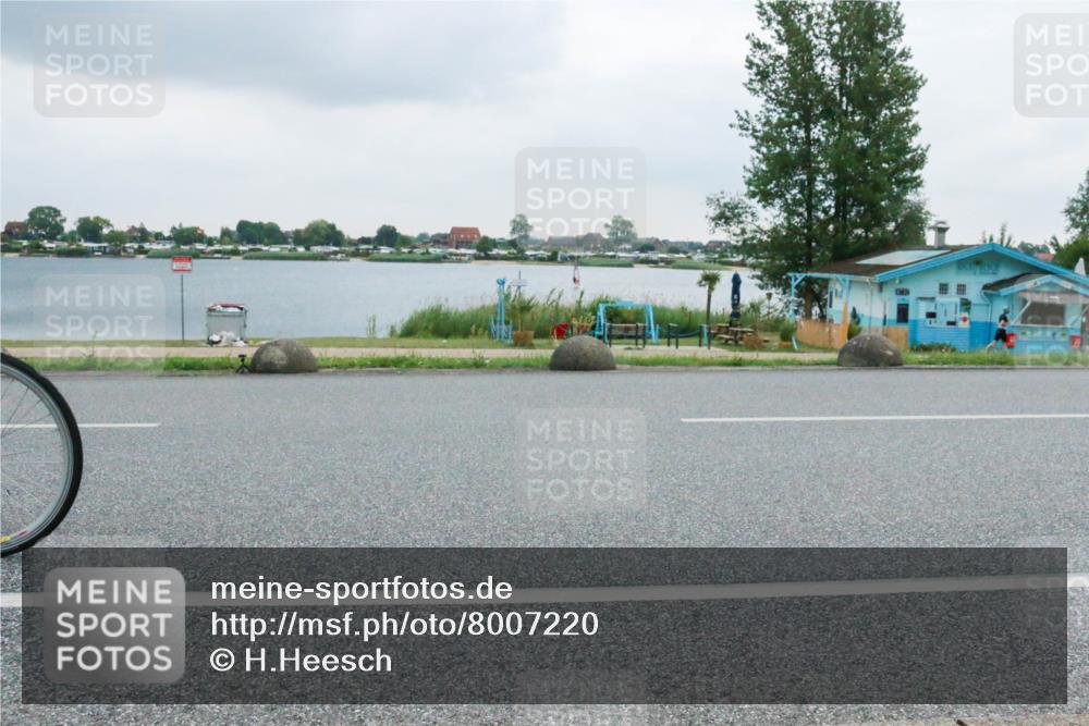 21.06.2025 - 27. Vierlanden-Triathlon H.Heesch http://msf.ph/oto/8007220 15.06.2025 13:20:07 Radfahren 892 meine-sportfotos.de