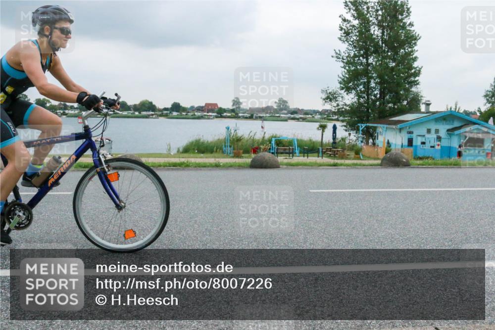 21.06.2025 - 27. Vierlanden-Triathlon H.Heesch http://msf.ph/oto/8007226 15.06.2025 13:20:08 Radfahren 892 meine-sportfotos.de