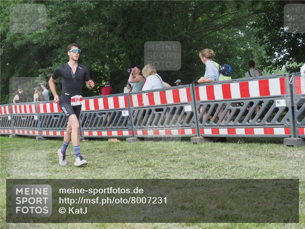 21.06.2025 - 27. Vierlanden-Triathlon KatJ http://msf.ph/oto/8007231 15.06.2025 13:00:39 Ziel 12, 639 meine-sportfotos.de