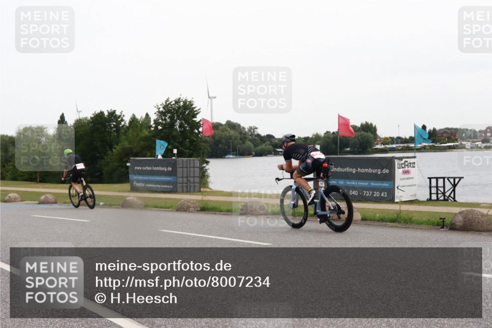 15.06.2025 - 27. Vierlanden-Triathlon H.Heesch http://msf.ph/oto/8007234 15.06.2025 10:41:50 Radfahren 45, 93, 134, 205 meine-sportfotos.de