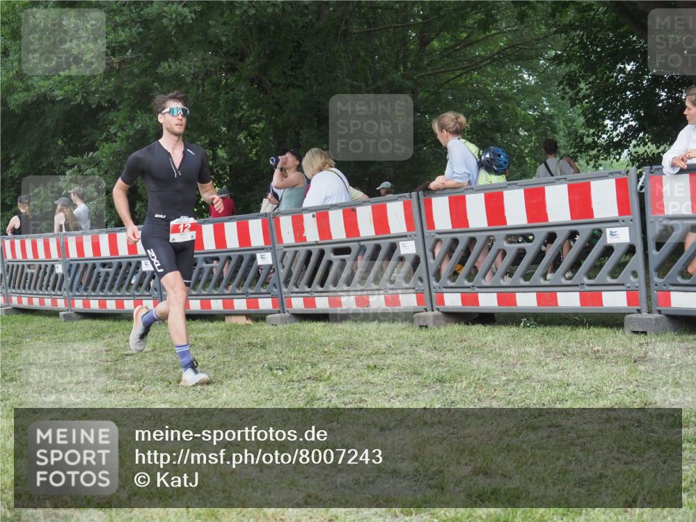 21.06.2025 - 27. Vierlanden-Triathlon KatJ http://msf.ph/oto/8007243 15.06.2025 13:00:40 Ziel 12, 639 meine-sportfotos.de