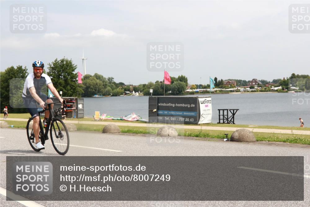 21.06.2025 - 27. Vierlanden-Triathlon H.Heesch http://msf.ph/oto/8007249 15.06.2025 12:00:04 Radfahren 776 meine-sportfotos.de