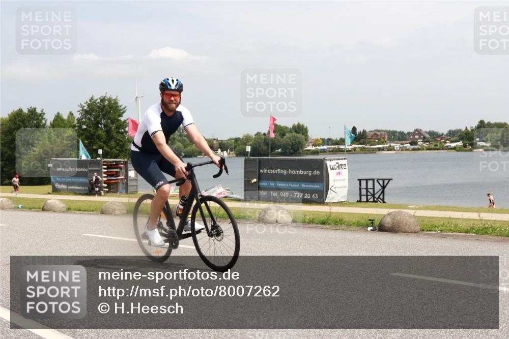 21.06.2025 - 27. Vierlanden-Triathlon H.Heesch http://msf.ph/oto/8007262 15.06.2025 12:00:04 Radfahren 776 meine-sportfotos.de