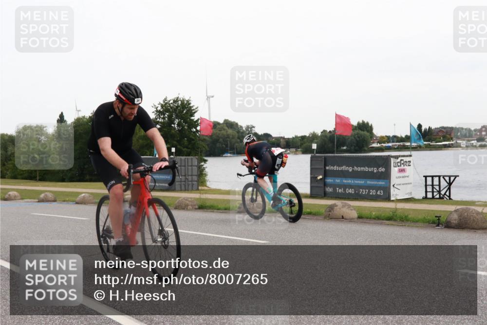 15.06.2025 - 27. Vierlanden-Triathlon H.Heesch http://msf.ph/oto/8007265 15.06.2025 10:41:54 Radfahren 34, 121, 134, 151, 205, 250 meine-sportfotos.de