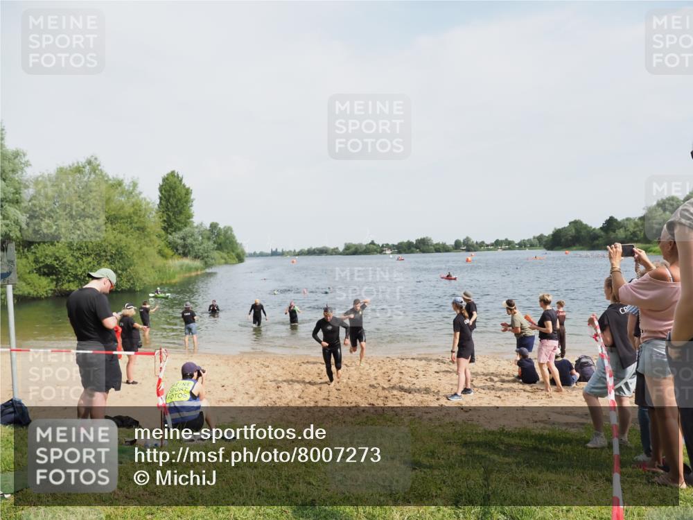 21.06.2025 - 27. Vierlanden-Triathlon MichiJ http://msf.ph/oto/8007273 15.06.2026 10:07:55 Schwimmen 371, 395, 407 meine-sportfotos.de