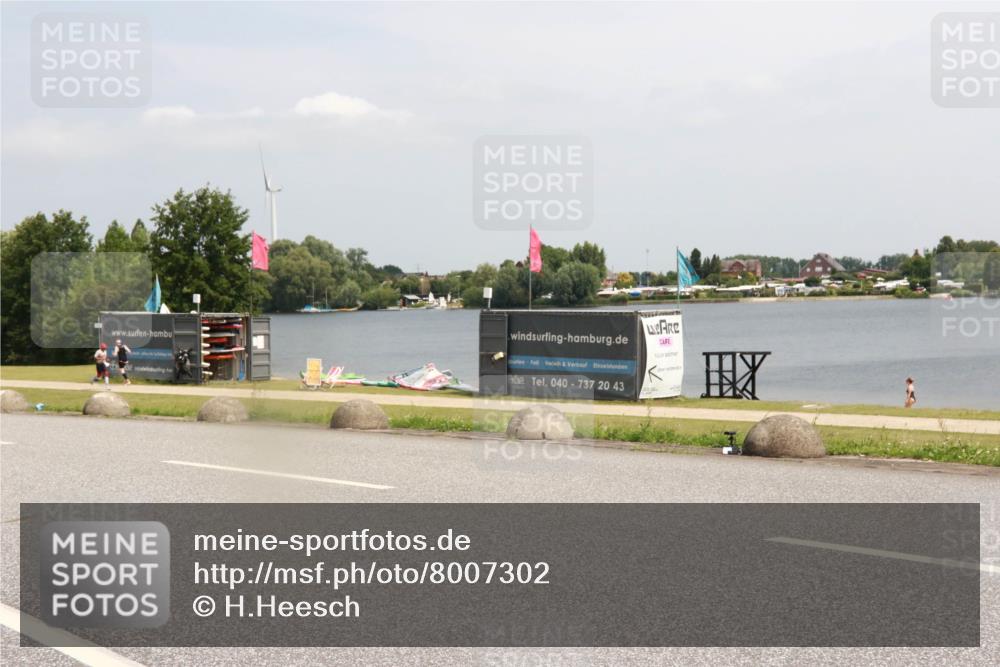 21.06.2025 - 27. Vierlanden-Triathlon H.Heesch http://msf.ph/oto/8007302 15.06.2025 12:00:05 Radfahren 776 meine-sportfotos.de
