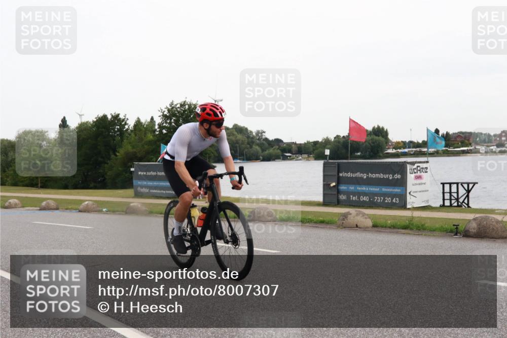 15.06.2025 - 27. Vierlanden-Triathlon H.Heesch http://msf.ph/oto/8007307 15.06.2025 10:42:19 Radfahren 29, 139, 827 meine-sportfotos.de